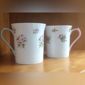 ROYAL DOVER Bone China Flower Pink/Blue /Floral Coffee Tea Mugs Cups -Set of 2